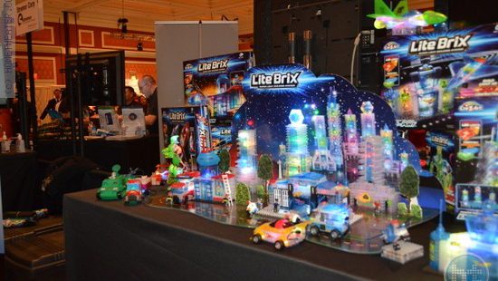 CES 2013: מה קורה כשחתיכות לגו מזדווגות עם נורות LED?