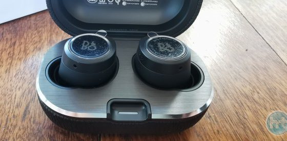 ביקורת: B&O E8 בגרסה 2.0: שוות את השדרוג?