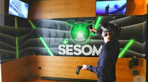 המבורגר במציאות מדומה: מוזס משיקה מתחמי VR