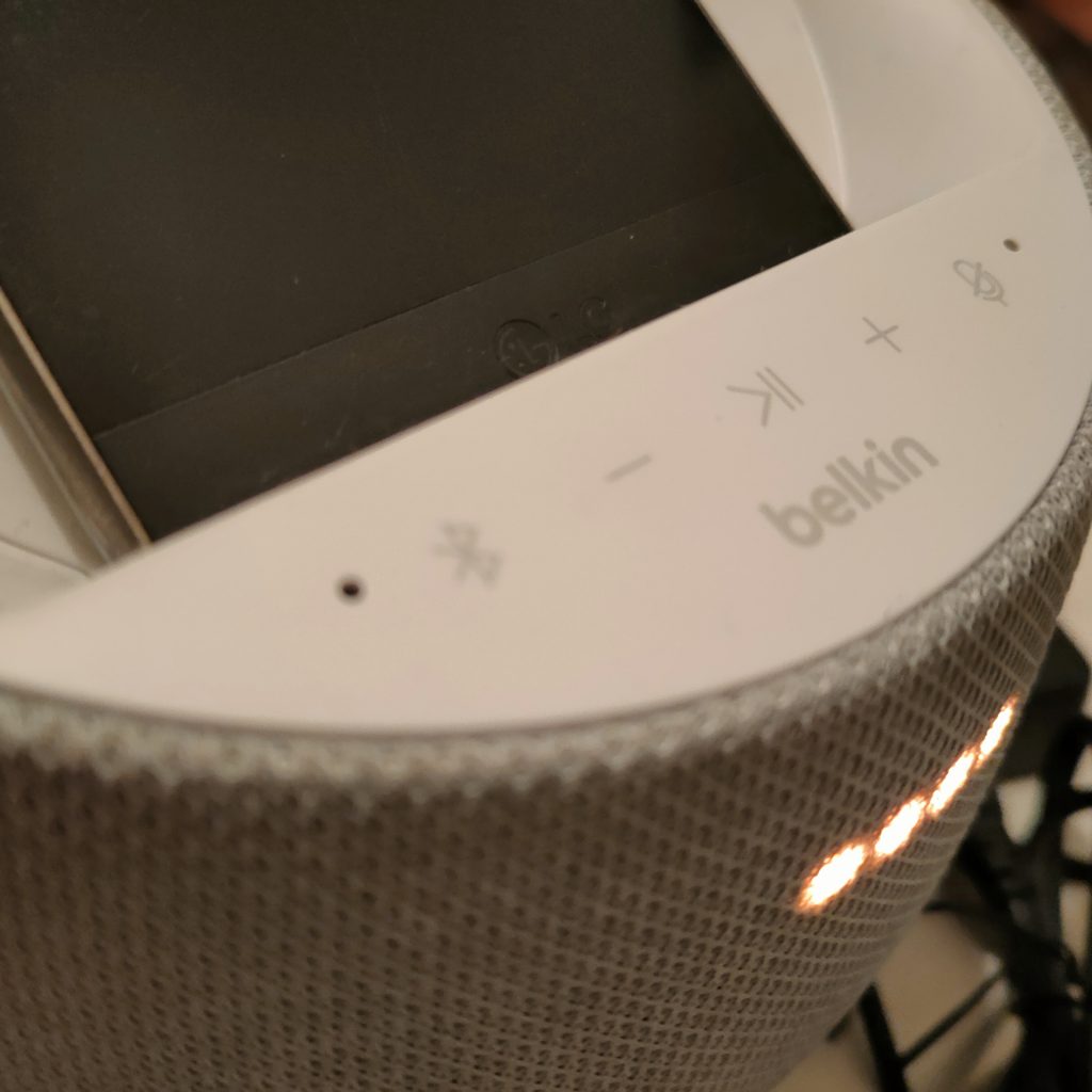 ביקורת: Belkin SOUNDFORM ELITE – רמקול וסייען גוגל. בדקנו