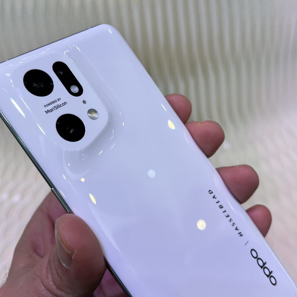 MWC22: הצצה ראשונה ל Oppo Find 5X Pro. צילום ללא עיוות