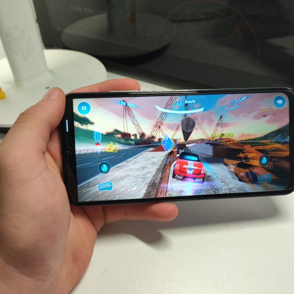 סקירה: טלפון עם שני כפתורי הפעלה Blackview A85