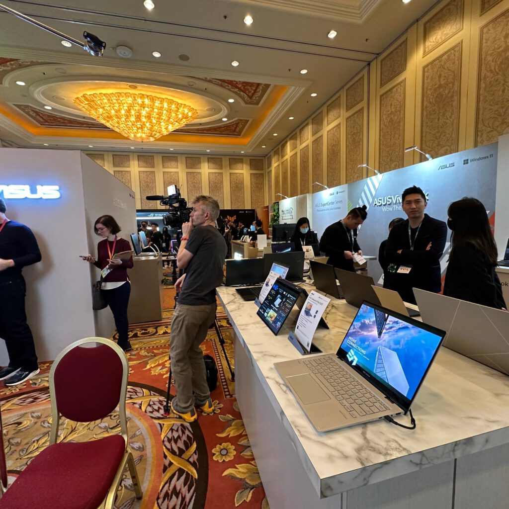 תערוכת CES: חברת ASUS מציגה מסך ProArt מבוסס OLED, מחשב מיני Chromebox 5 עם טעינה אלחוטית, גרסה חדשה ל- PN64-E1 עם 3 התקני אחסון ועוד